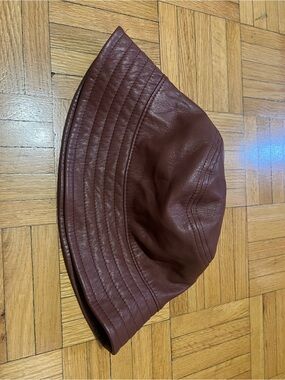 Babaton bucket hat